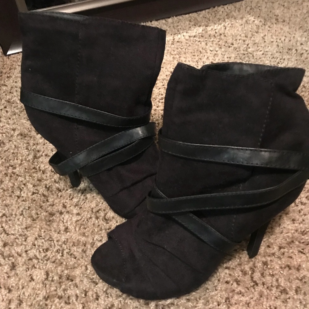 Heels - Picture 2 of 3